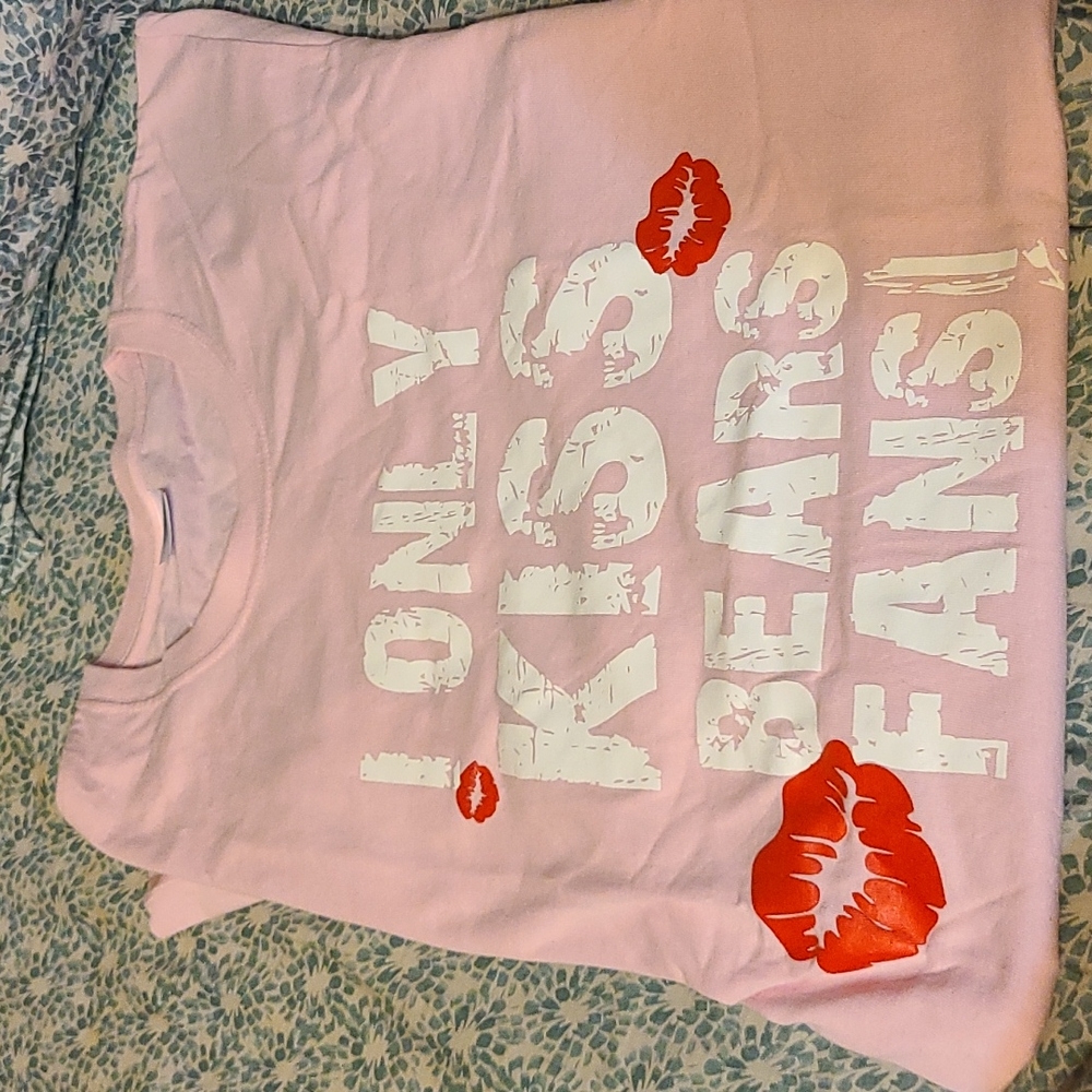 I Only Kiss Bears Fans Tee